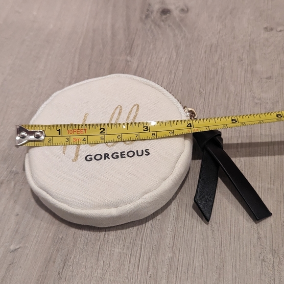 Makeup Pouch - Picture 3 of 9